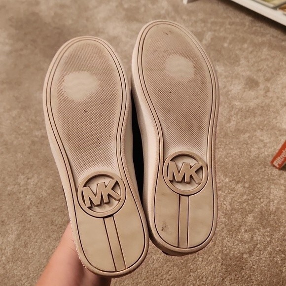 Michael Kors Women's Black Leather Slip-on Shoes w/ Laser Cutouts Size 8.5 - Picture 9 of 11